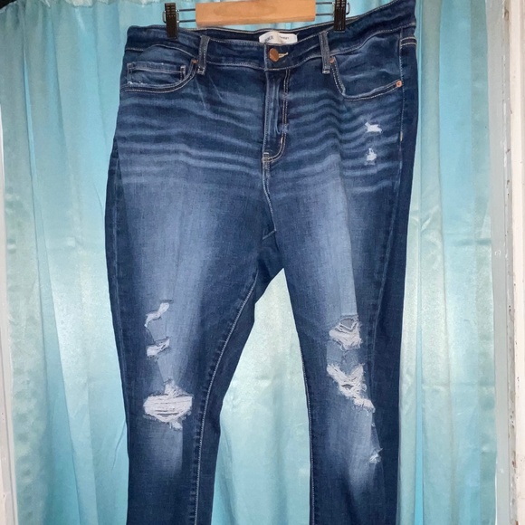 BLE Gabby Ankle Jeans - Picture 1 of 6